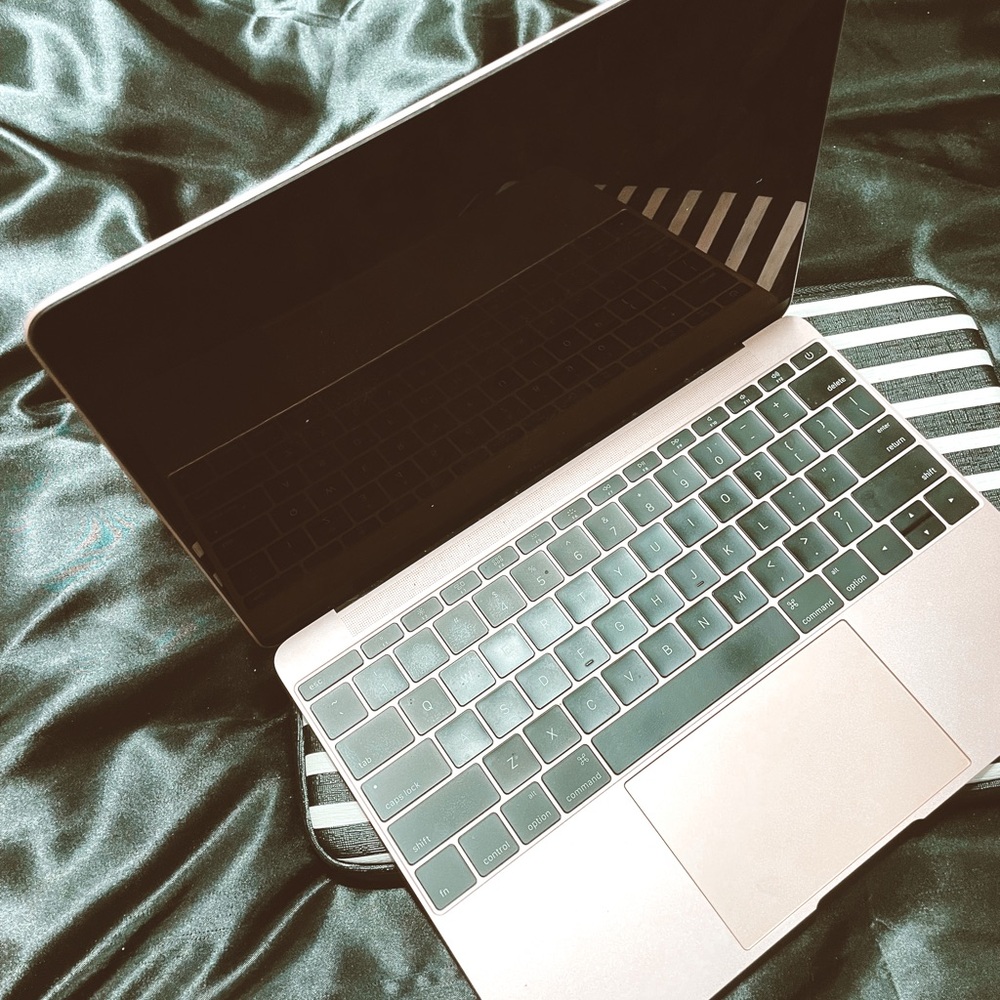 2016 Rose Gold MacBook w/ Kate Spade laptop cover. - Picture 4 of 4